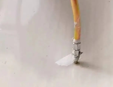 奇台瓷砖空鼓维修公司专业解答在瓷砖铺贴过程中，如果使用的砂料过粗（如全部使用了粗砂），可能会导致以下问题